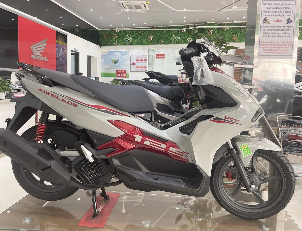  Bảng giá xe Honda Air Blade 2025 tháng 3/2025 rẻ như \'bèo\': Đại lý hạ giá \'sập sàn\' hút khách Việt
